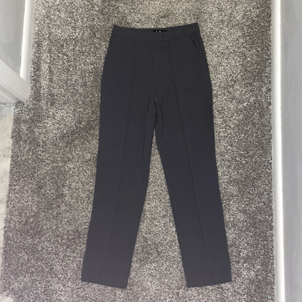 Lulu’s Women’s size S Gray slim straight leg pant